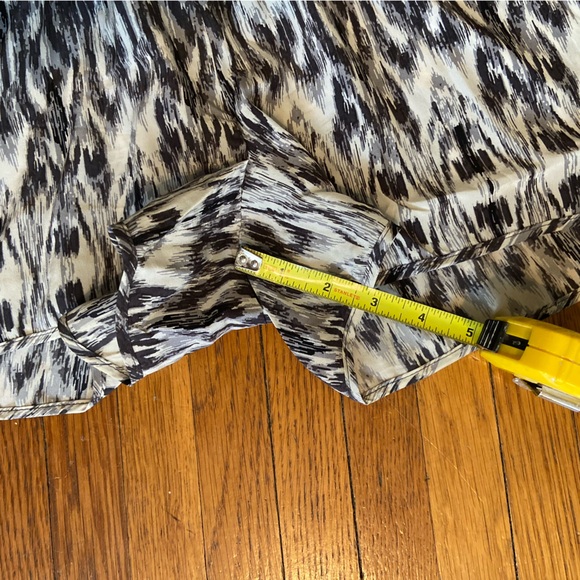 Black, White, and Gray Silk Joie Shorts in Size Medium - Picture 8 of 9